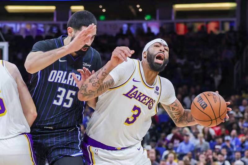 爵士险胜上海队，浓眉哥统治全场