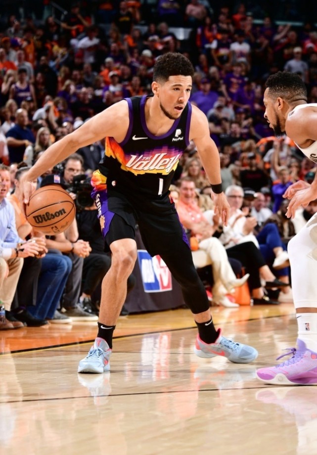 浙江队逆转天津队，布克状态火热