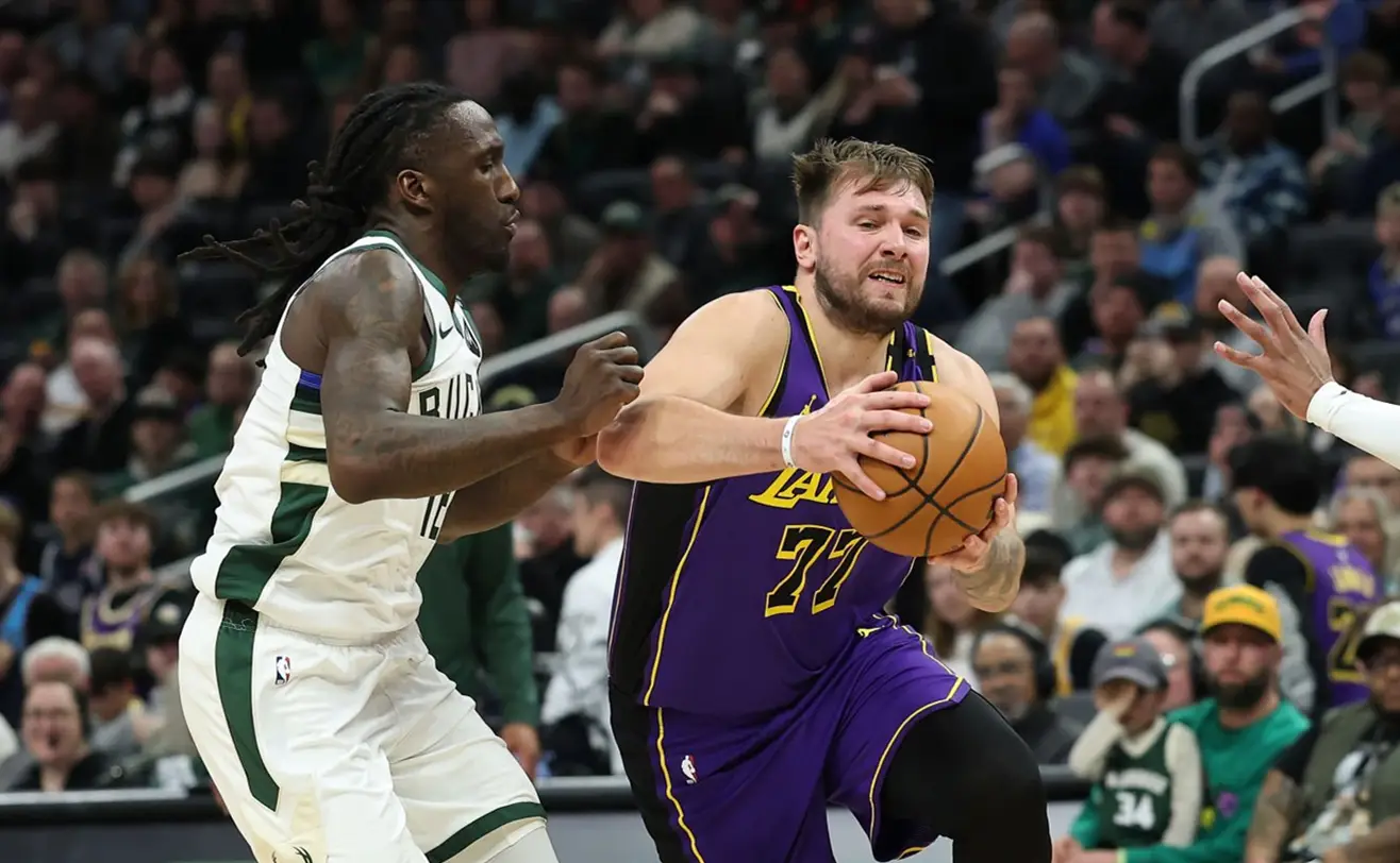 雄鹿轻取湖人,东契奇惊艳四座 雄鹿轻取湖人,东契奇惊艳四座