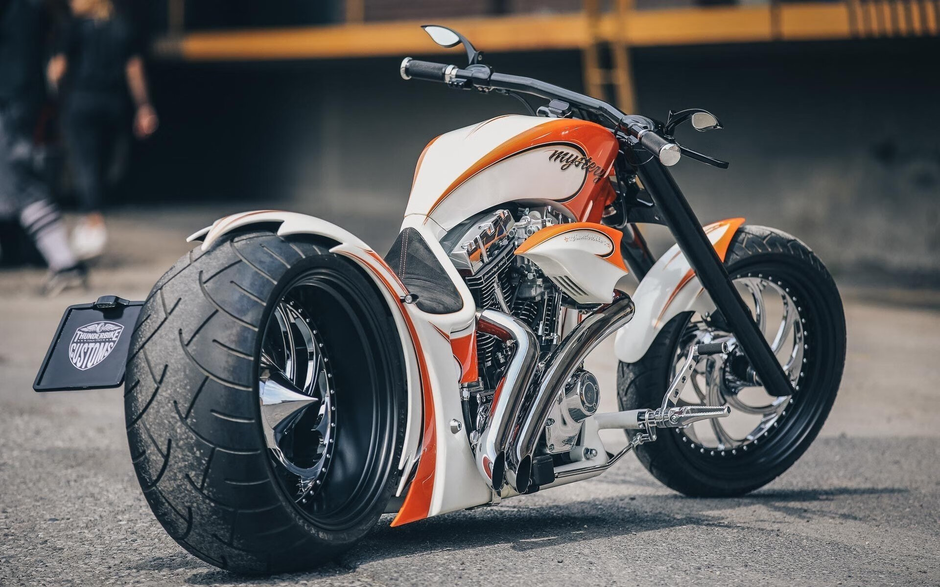 梅赛德斯鏖战红牛，皮亚斯特里，新王踩过巨人的肩膀