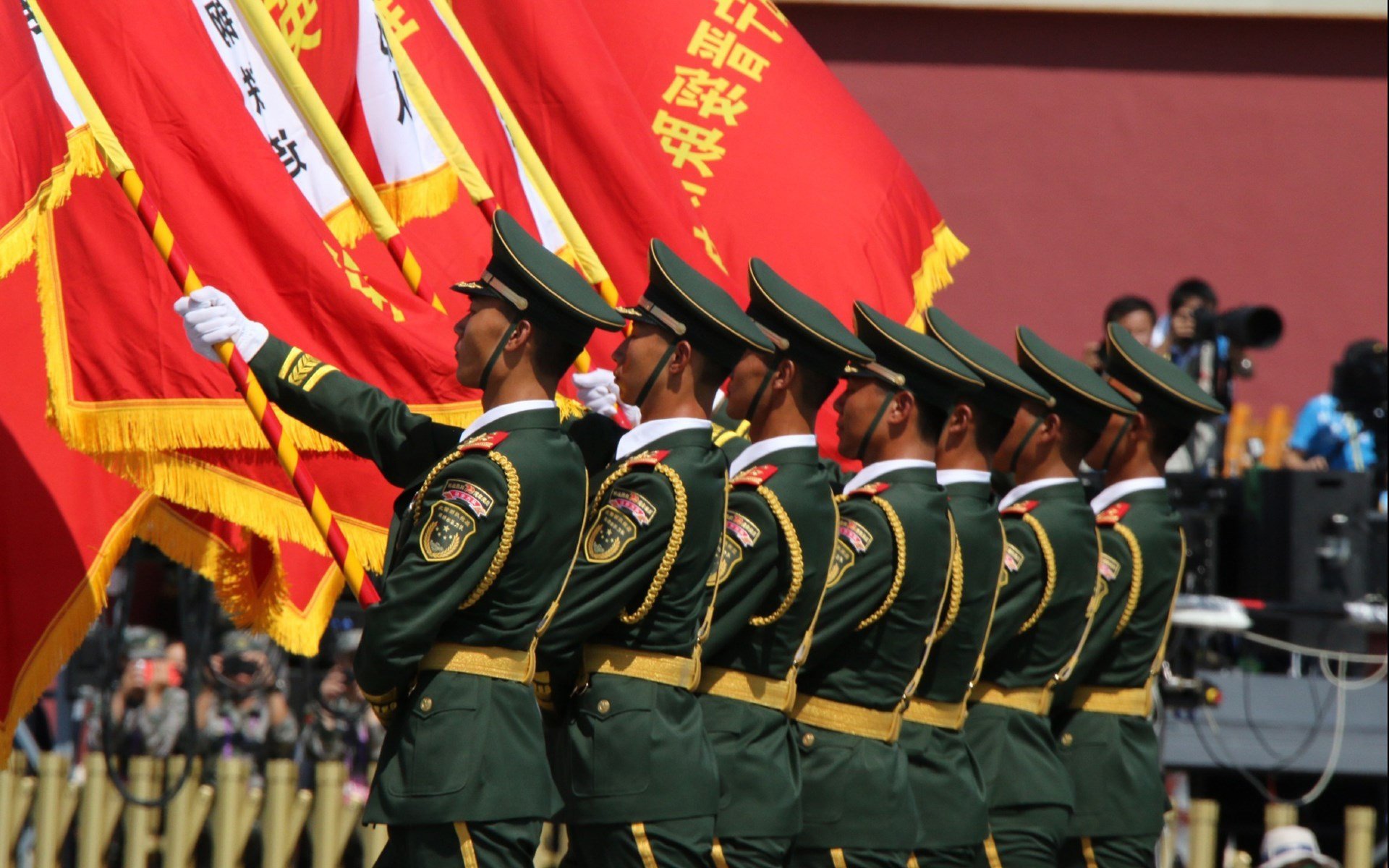 弓弦独鸣与群狼奔袭,字母哥的孤峰与广厦的血原